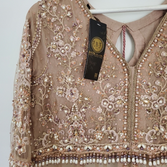 Heavy Embroidery Lehnga - Picture 4 of 14